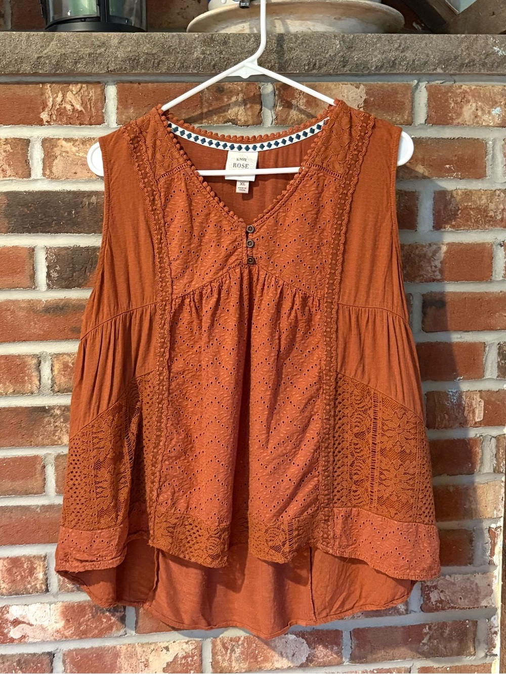 Knox Rose Women’s Burnt Orange Eyelet Lace V-Neck Sleeveless Top Size XL